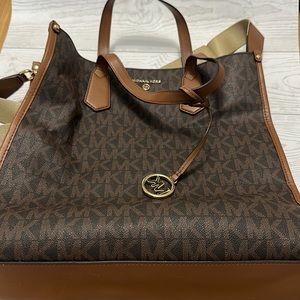 Michael Kors Shoulder Bag